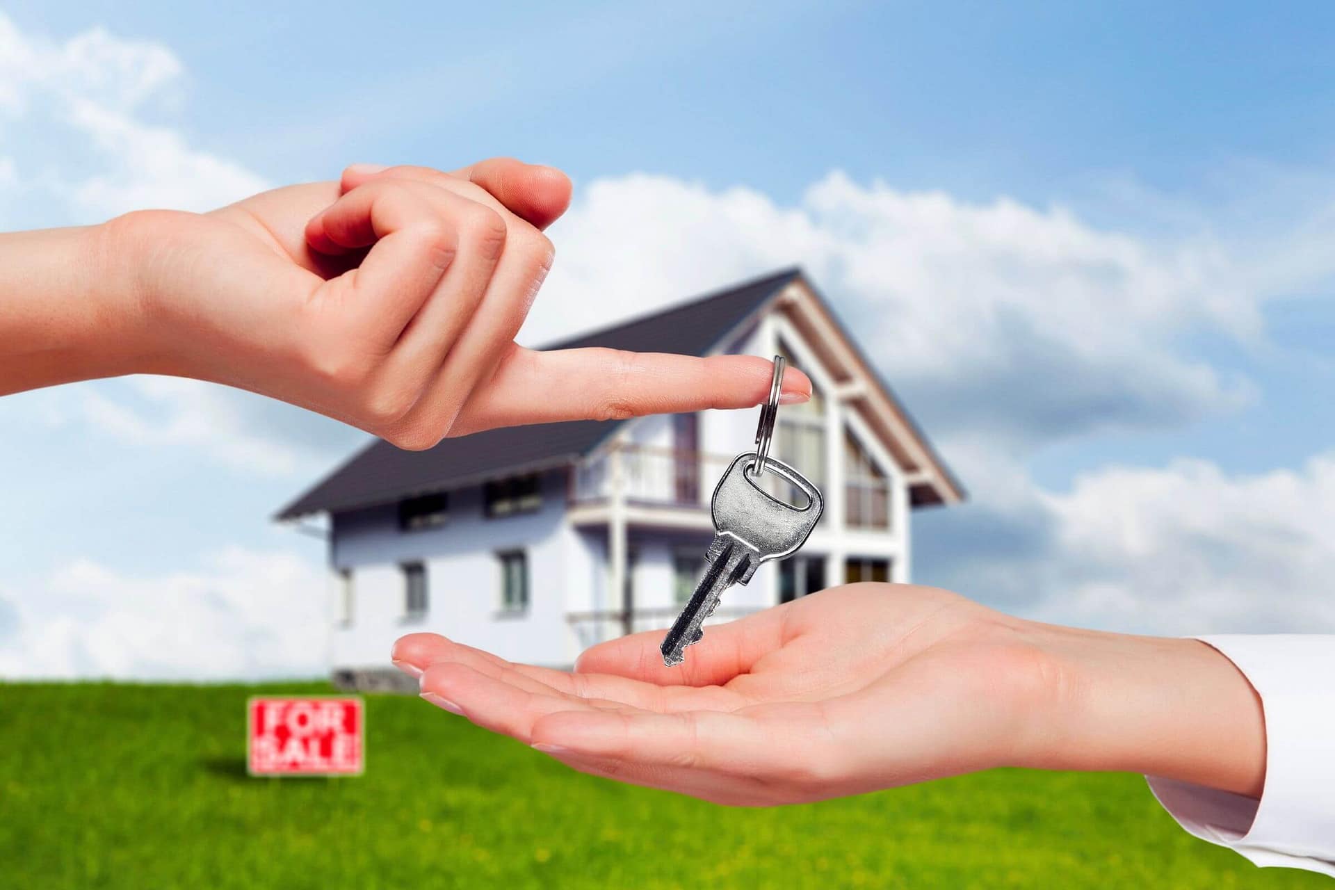 hands holding home keys